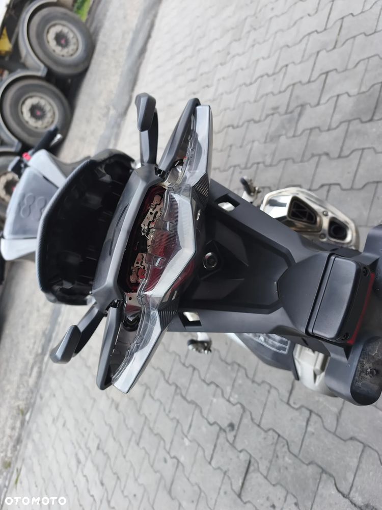 Honda VFR - 34