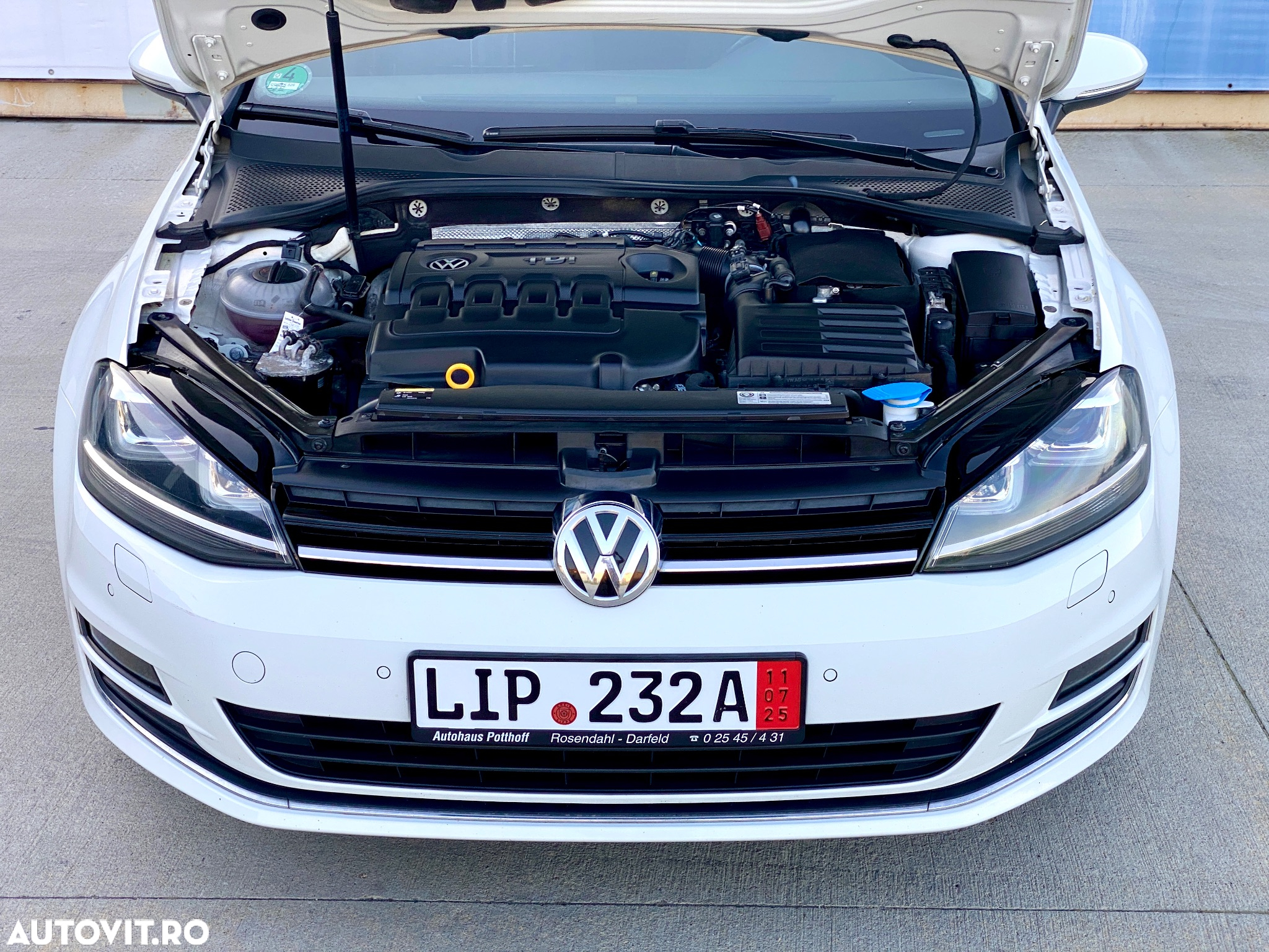 Volkswagen Golf 1.6 TDI BlueMotion Technology Lounge - 12