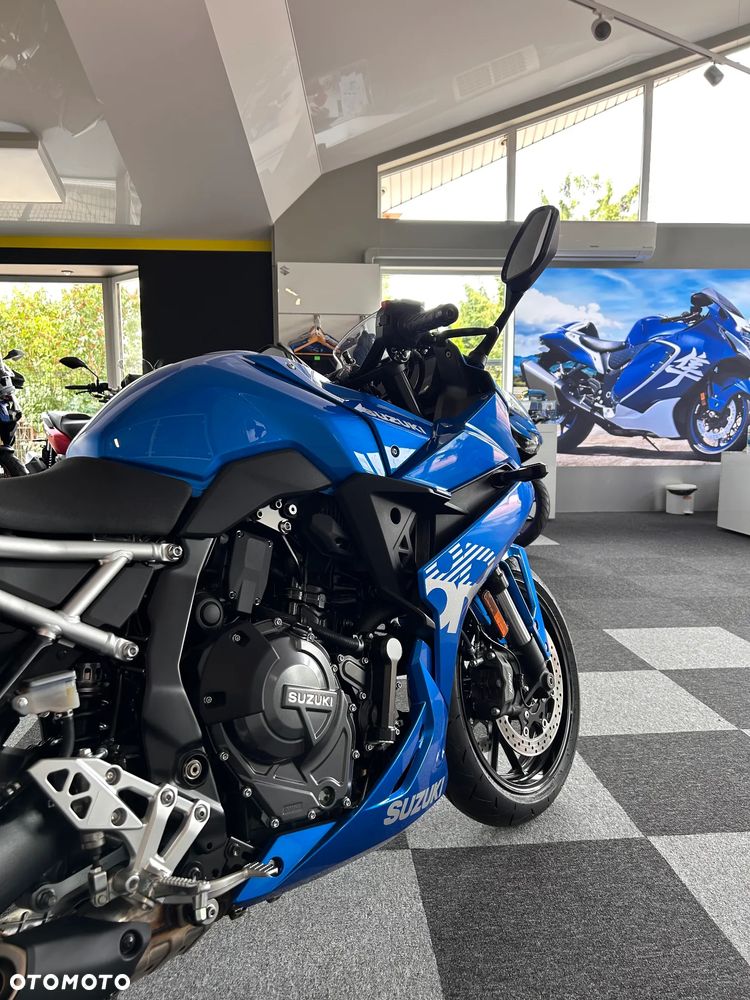 Suzuki GSX - 6