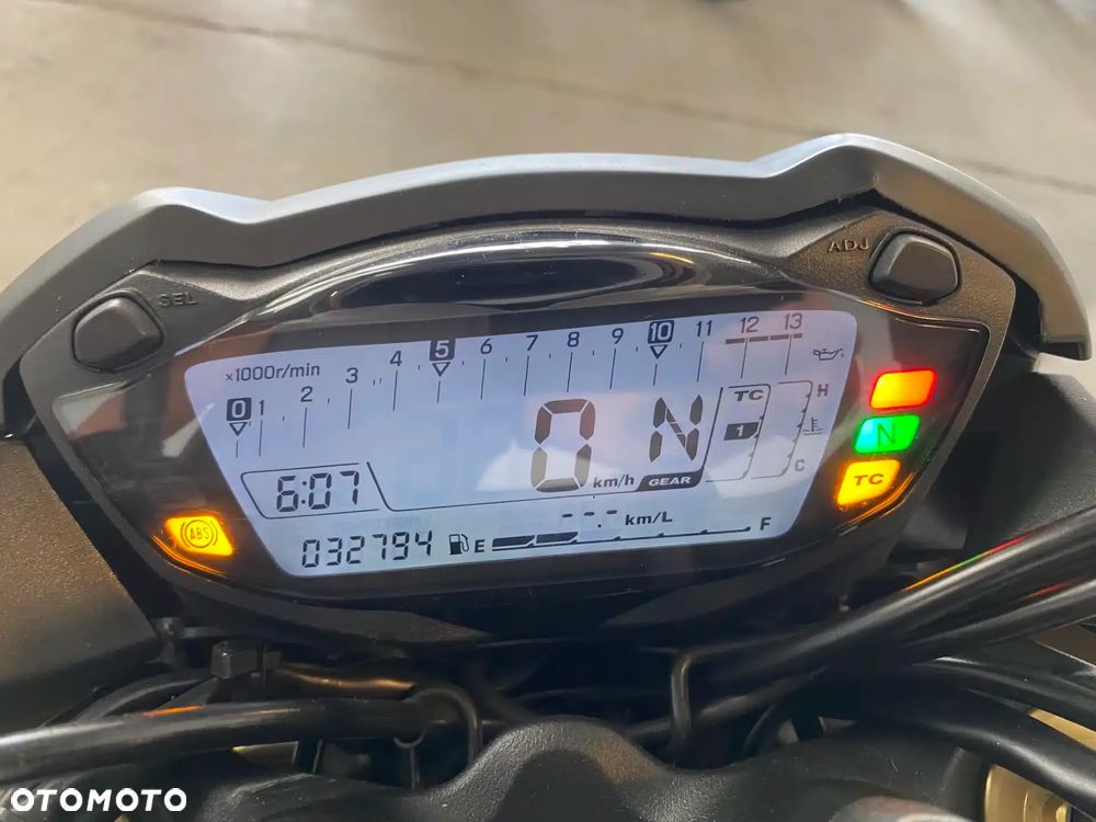 Suzuki GSX 1000 - 27