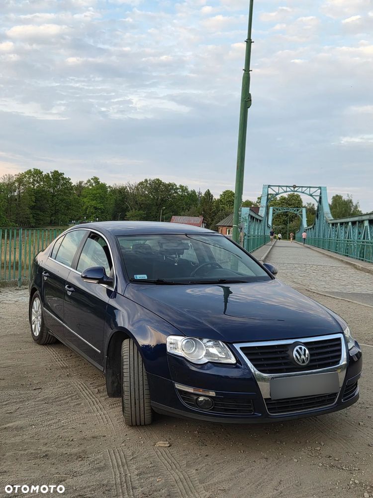 Volkswagen Passat 2.0 FSI Comfortline - 2