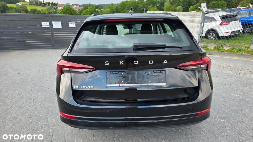 Skoda Octavia 2.0 TDI DSG Ambition - 5