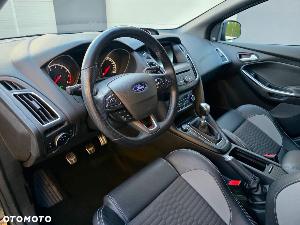 Ford Focus 2.0 EcoBoost ST-2 - 10
