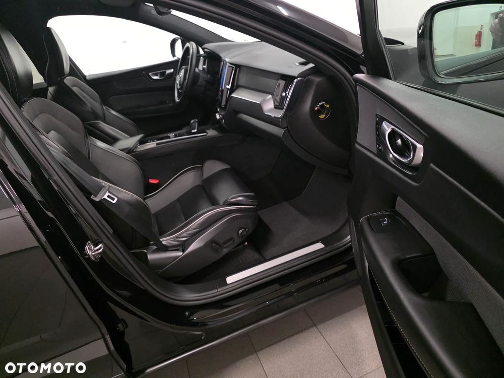 Volvo XC 60 B4 D Plus Dark - 31
