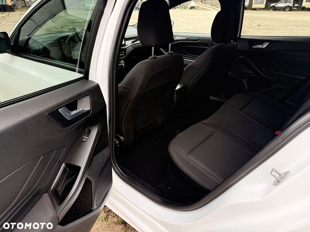 Ford Focus 1.5 EcoBlue STart-Stopp-System ST-LINE X - 11