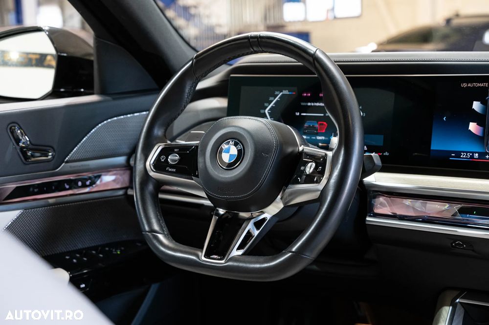 BMW Seria 7 740d xDrive MHEV - 32