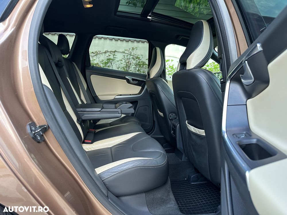 Volvo XC 60 D5AWD R-Design - 7