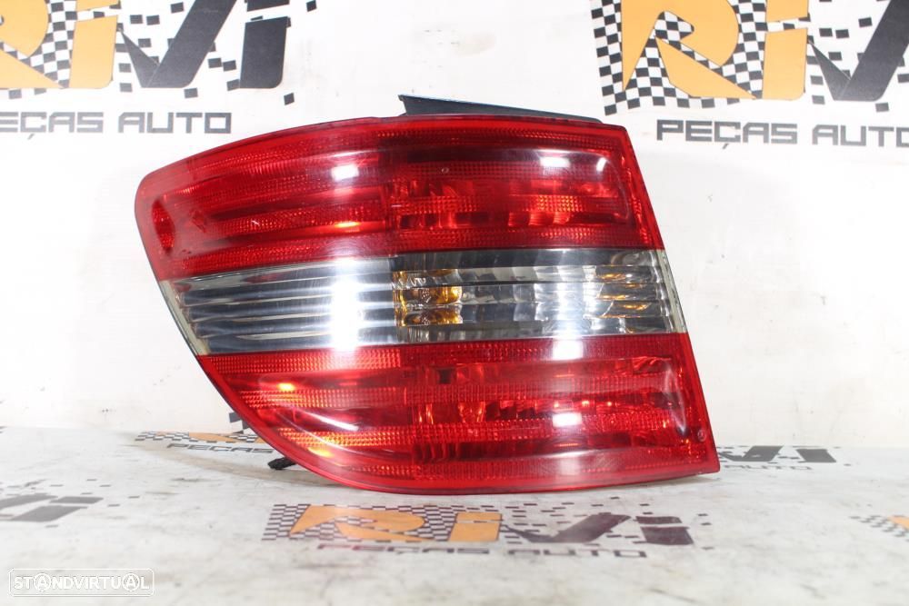 Farolim Esquerdo Mercedes-Benz B-Class (W245)  A16982025064 / Chassi C - 1