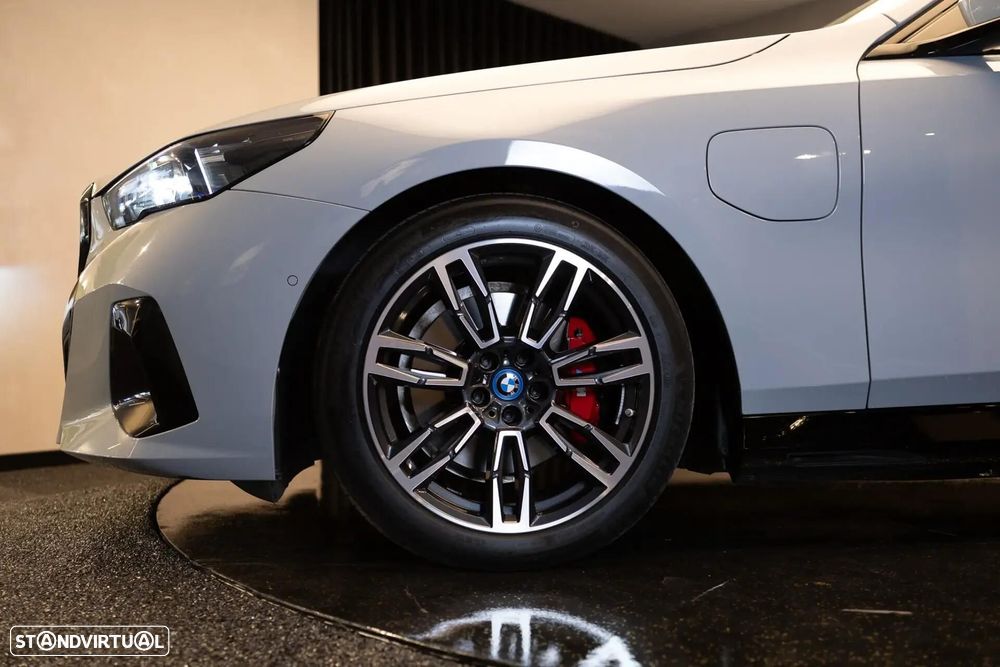 BMW 530 e Pack Desportivo M - 8