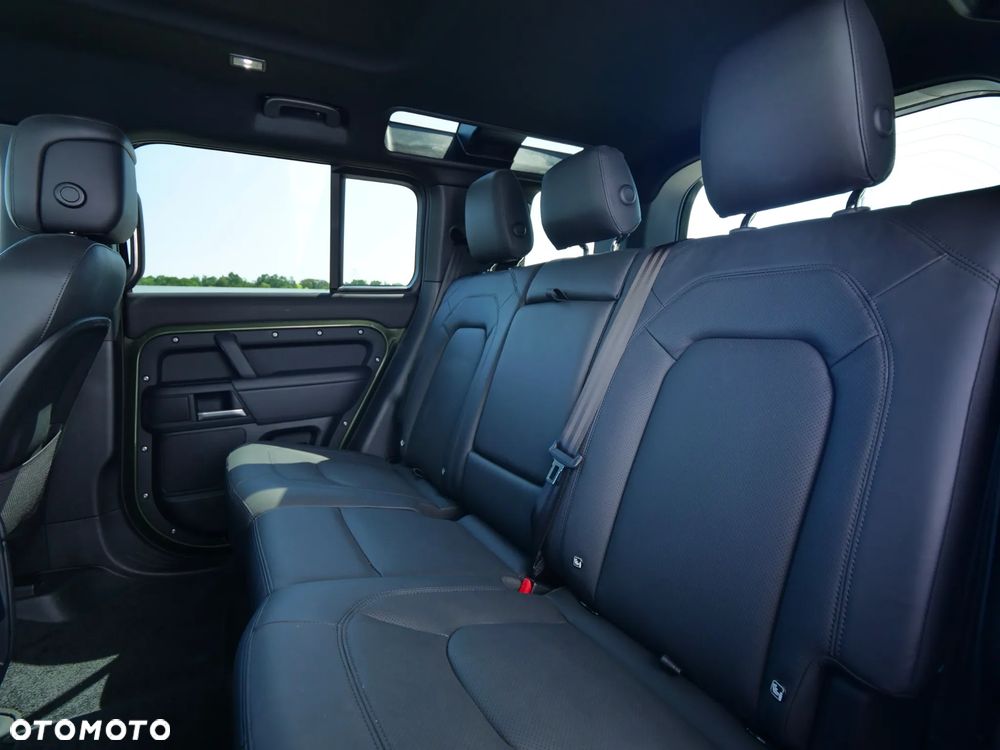 Land Rover Defender - 29
