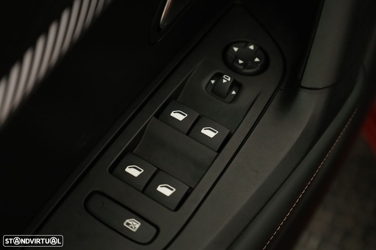 Peugeot 2008 1.2 PureTech Allure EAT8 - 20