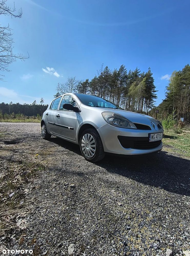 Renault Clio 1.4 16V Authentique - 8