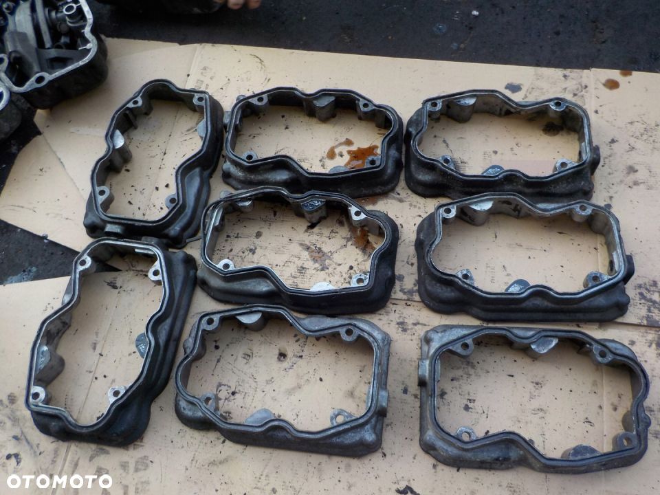 SCANIA V8 DYSTANS RAMKA POKRYWY GŁOWICY