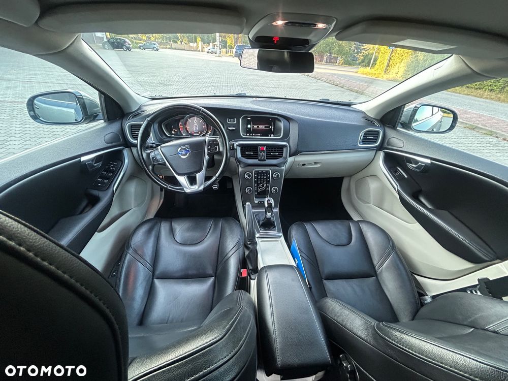 Volvo V40 D4 Momentum - 16
