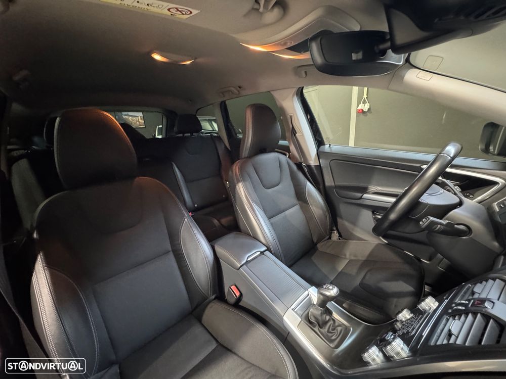 Volvo XC 60 2.0 D4 Momentum - 22