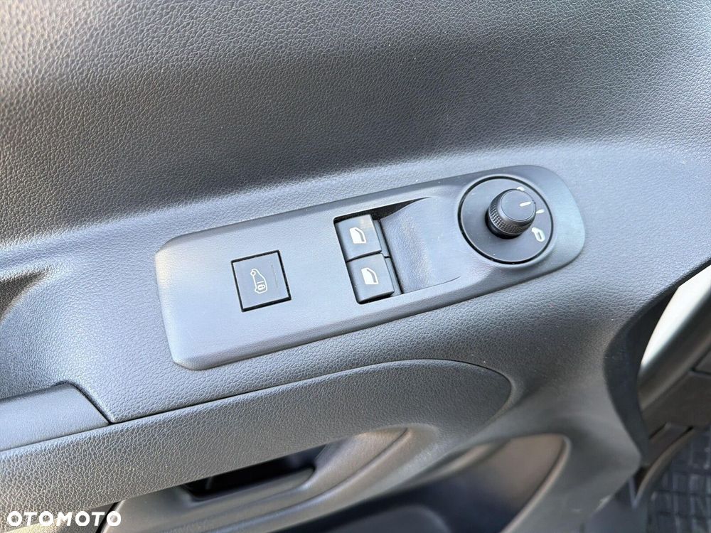 Peugeot partner 1.5 BlueHDi 100 PREMIUM Standard 650 4d - 19