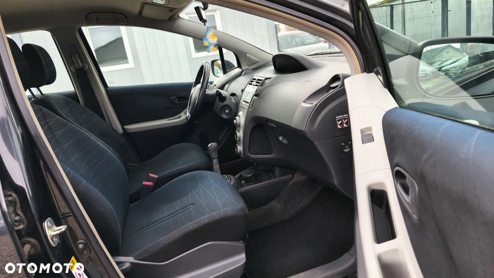 Toyota Yaris - 23
