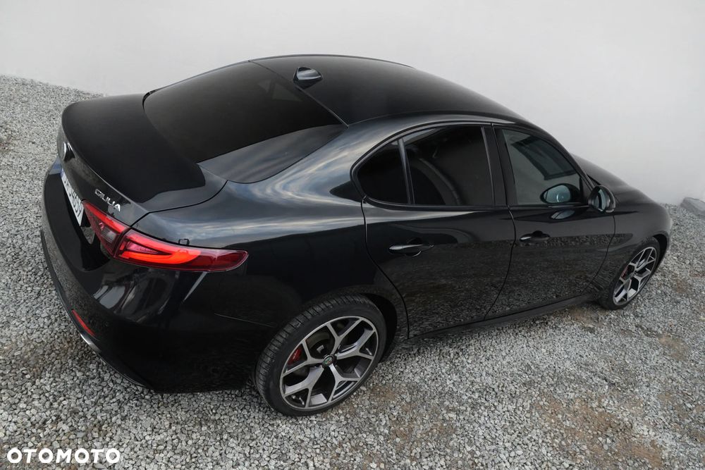 Alfa Romeo Giulia - 19