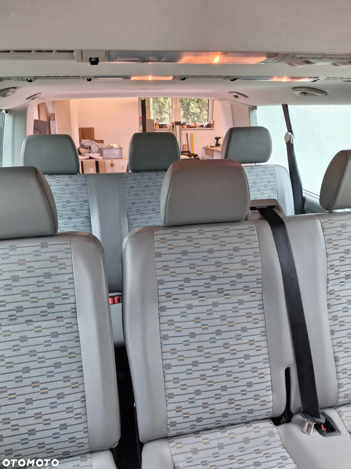 Volkswagen Caravelle - 14