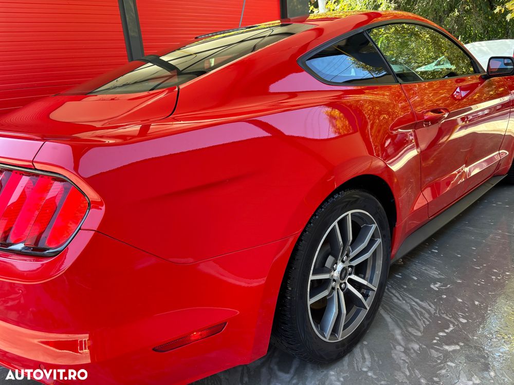 Ford Mustang - 4