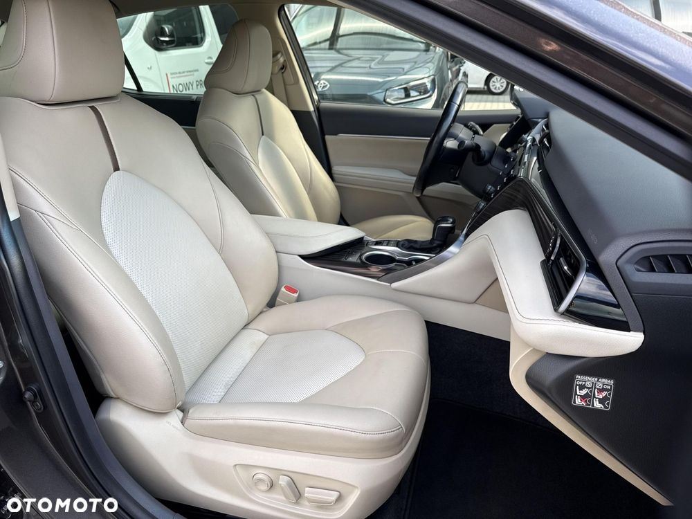 Toyota Camry 2.5 Hybrid Executive CVT - 9