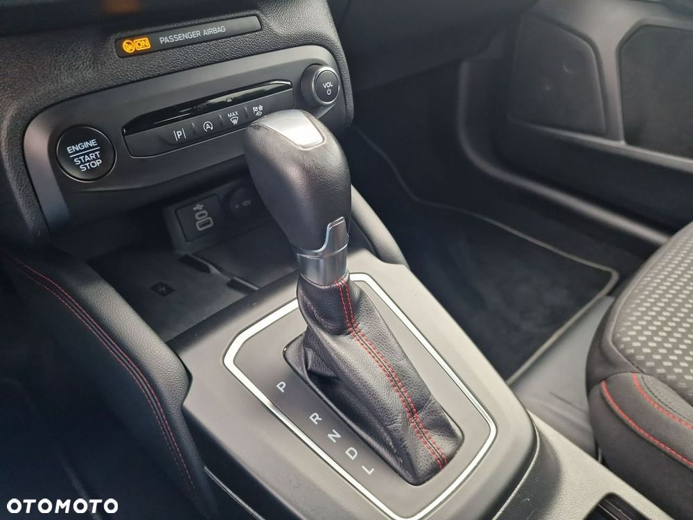 Ford Focus 1.0 EcoBoost Hybrid ST-LINE X - 24