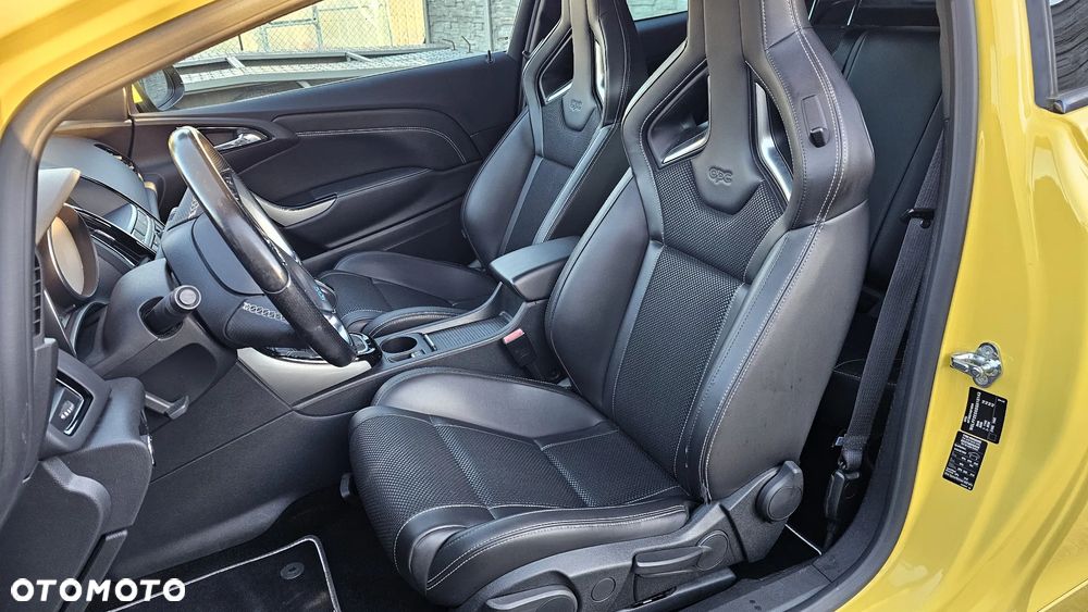 Opel Astra IV GTC OPC - 16