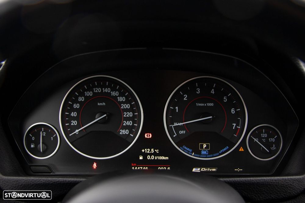 BMW 330 e iPerformance Pack M - 28