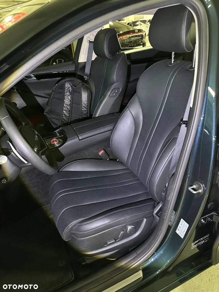 Hyundai Genesis - 12