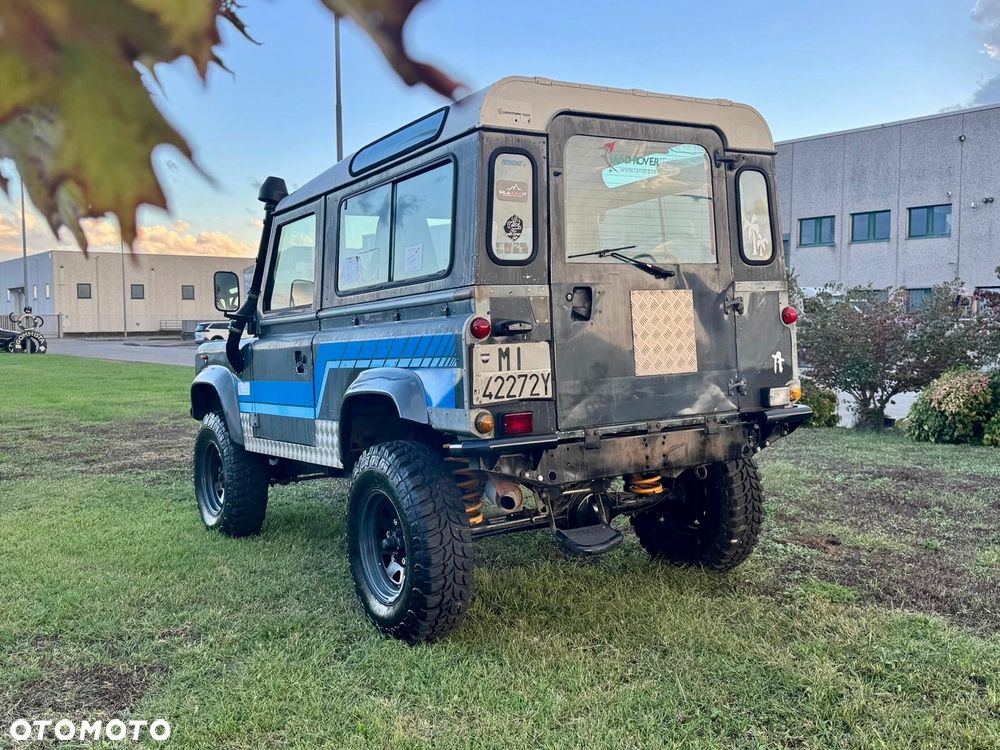 Land Rover Defender - 3