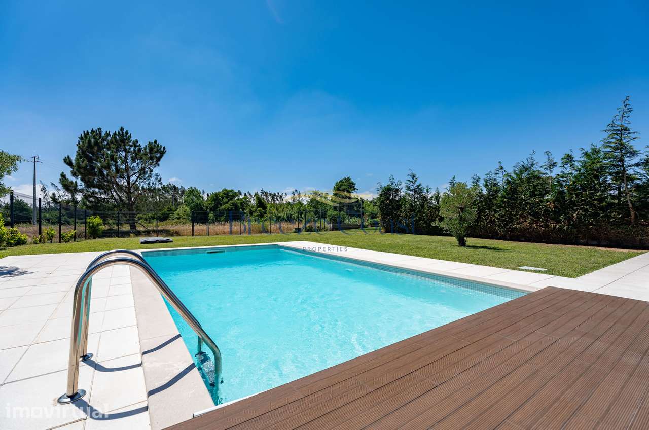 Moradia T4 Contemporânea com Piscina e Vista Desafogada - Grande imagem: 4/38