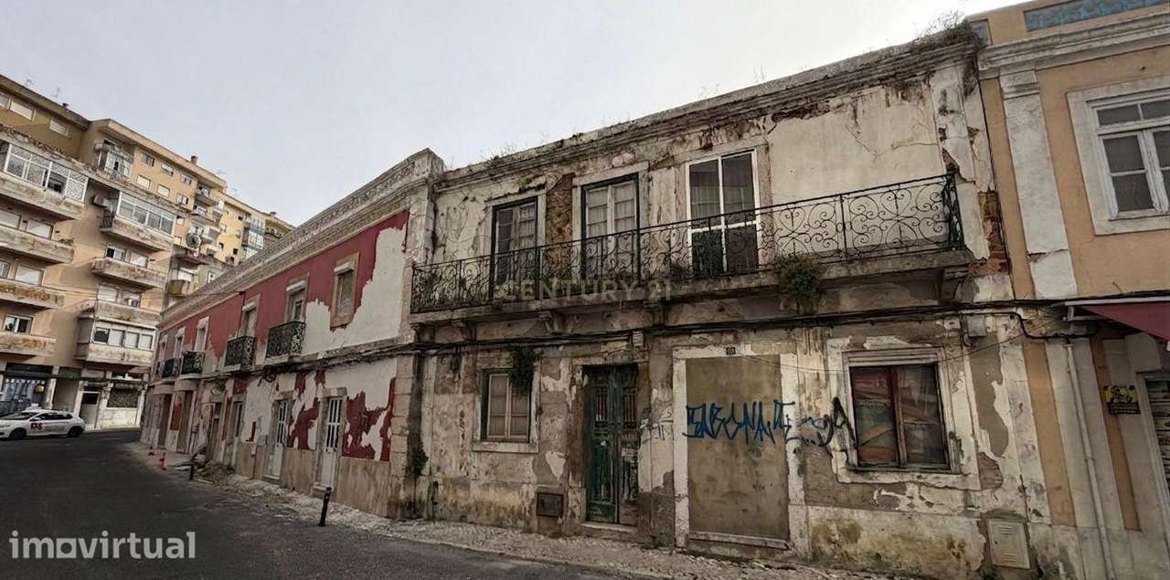 Edifício para Recuperação em Sacavém, Loures - 186m² - Grande imagem: 2/3