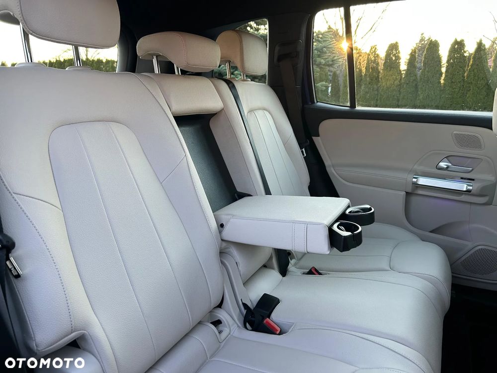 Mercedes-Benz GLB - 38