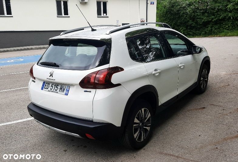 Peugeot 2008 1.2 Pure Tech Allure S&S - 6