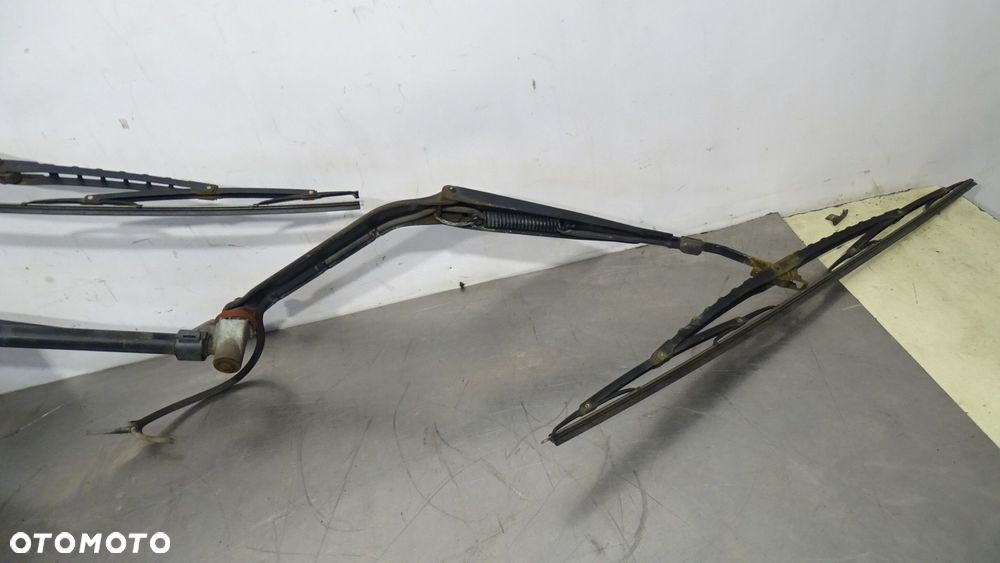 MECHANIZM WYCIERACZEK PRZÓD RAMIĘ MAN TGL 12.210 - 6