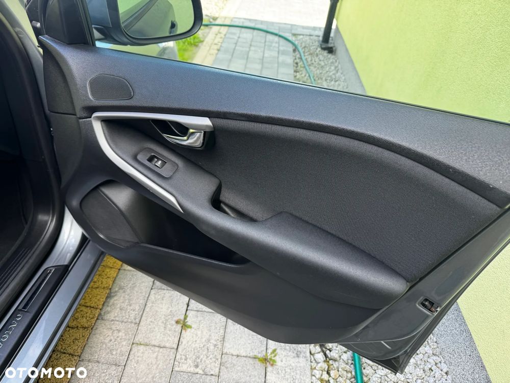 Volvo V40 D2 Momentum - 23