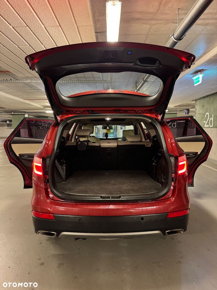 Hyundai Grand Santa Fe - 21