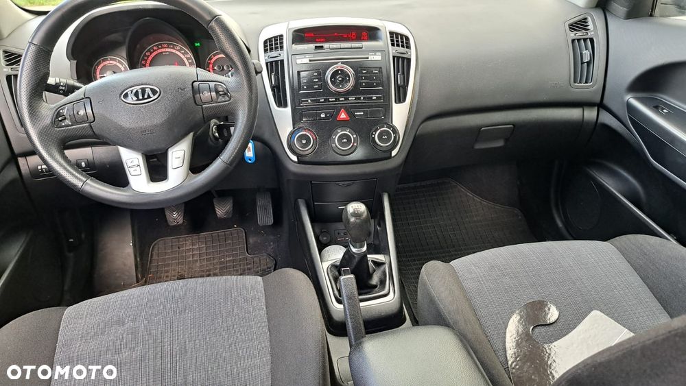 Kia Ceed - 12