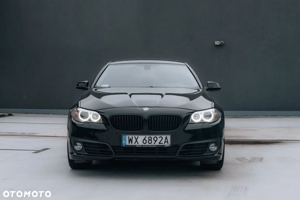 BMW Seria 5 528i xDrive - 7