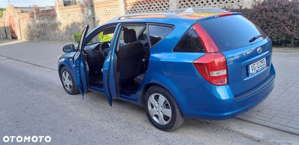 Kia Ceed - 14