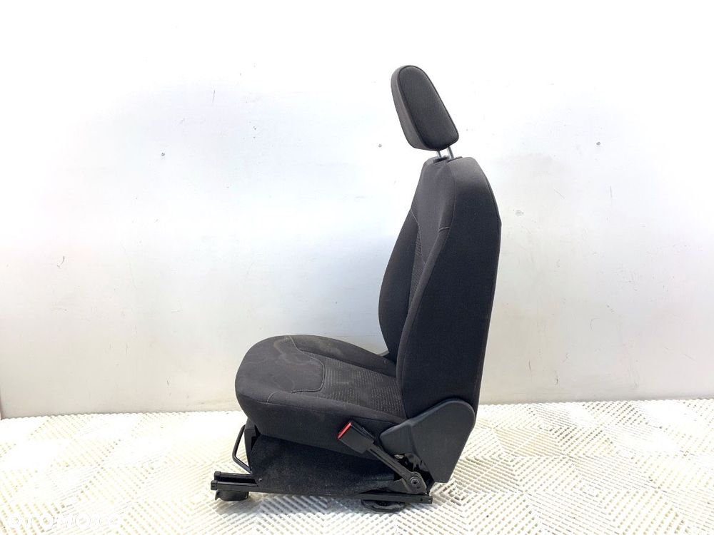 FOTEL PRAWY PRZÓD  FORD TRANSIT COURIER B460 Nadwozie pełne/minivan 2014 - 2022 1.0 EcoBoost 74 kW - 4