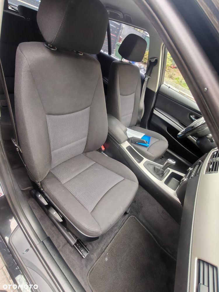 BMW Seria 3 318d DPF - 11