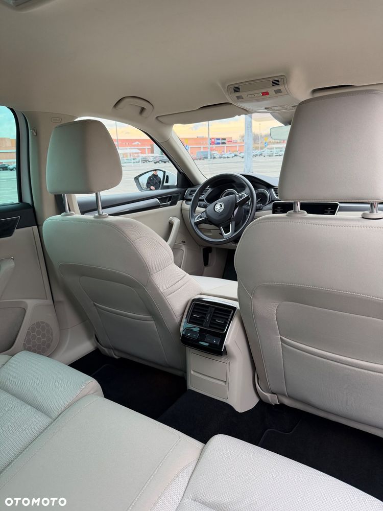 Skoda Superb 2.0 TDI Style DSG - 33
