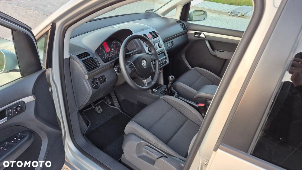 Volkswagen Touran 2.0 TDI Highline - 6