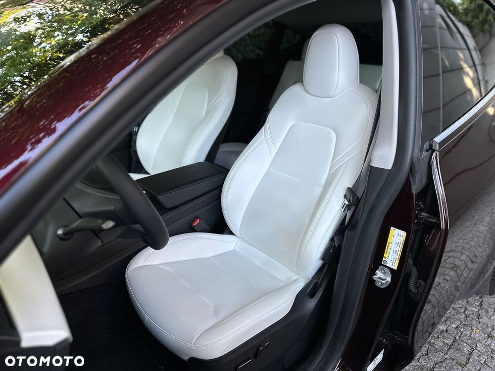 Tesla Y Performance AWD - 9