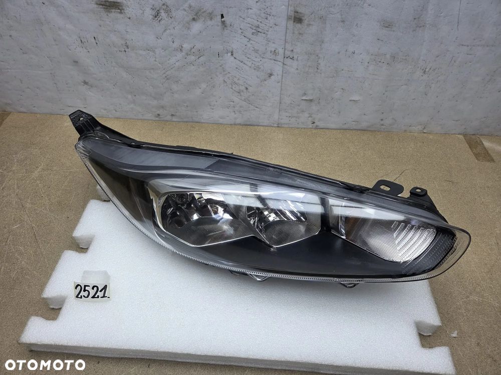 Ford Fiesta mk7 lift 12-17r C1BB13W029AG lampa prawy prawa przód przednia - 2