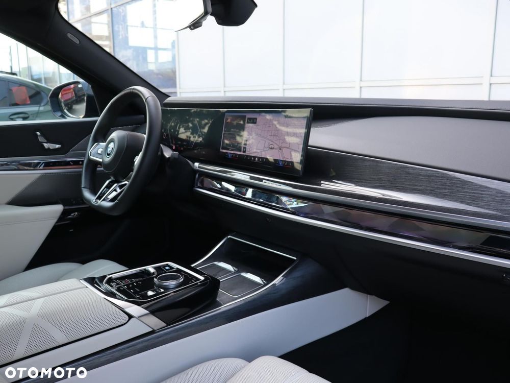BMW i7 - 7