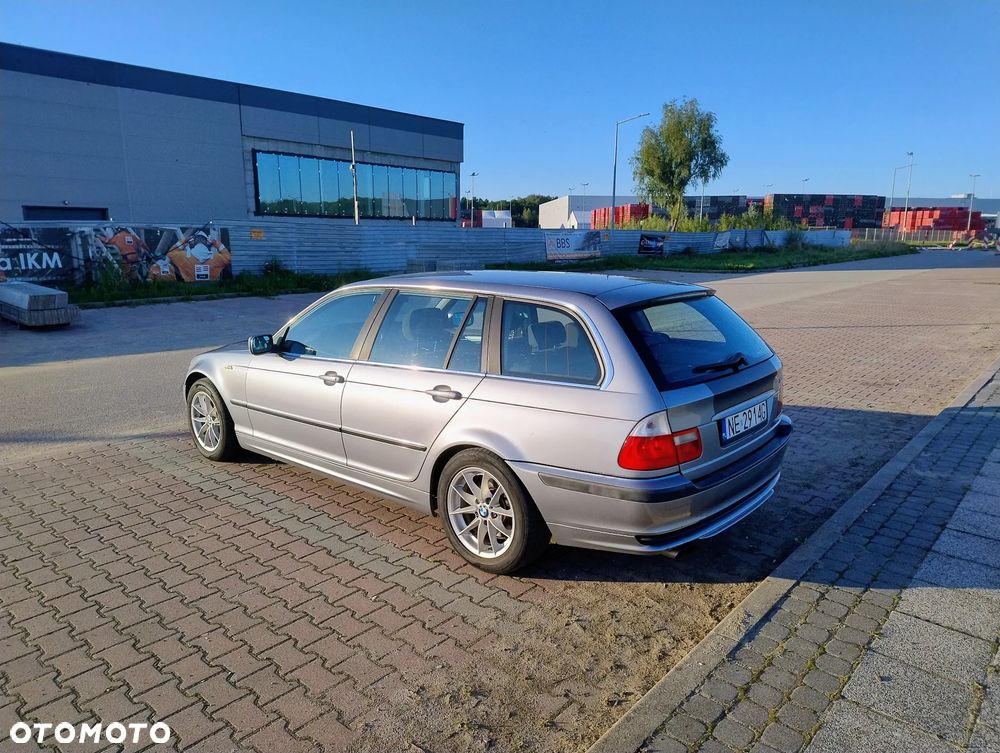 BMW Seria 3 320i Touring - 3