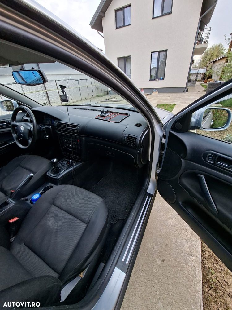 Volkswagen Passat 1.6 Family - 11