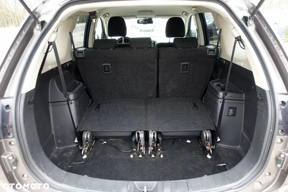 Mitsubishi Outlander 2.2 DI-D 4WD Intense - 29